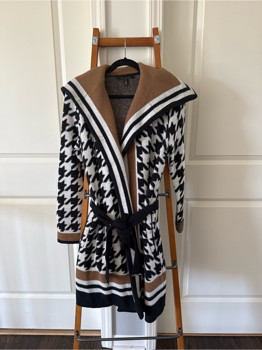White House Black Market Black, White & Tan Houndstooth Belted Cardigan